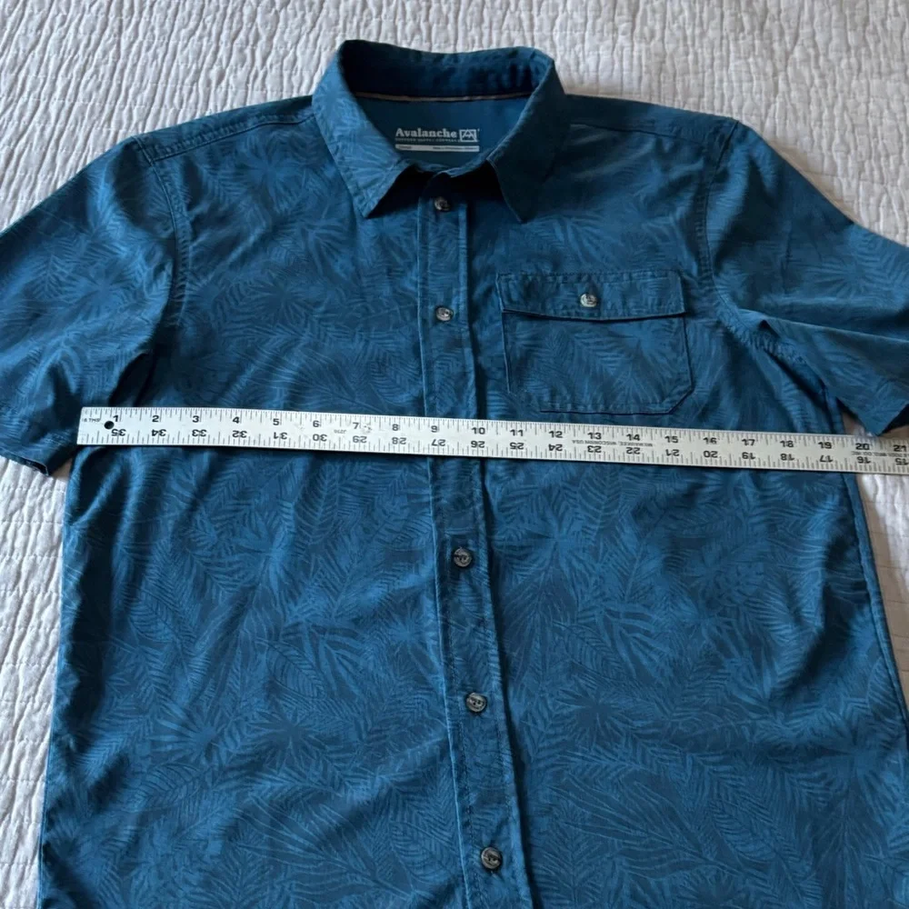 Avalanche Outdoor Supply Co Teal Palm Patterned Short Sleeve Shirt - Picture 3 of 8